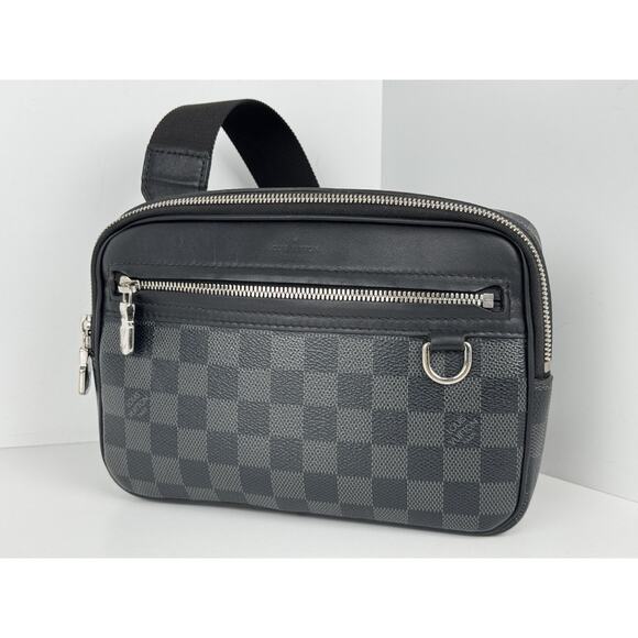 Louis Vuitton Damier Graphite Scott Messenger Bag Black with Silver Hardware C-1 - Picture 1 of 16